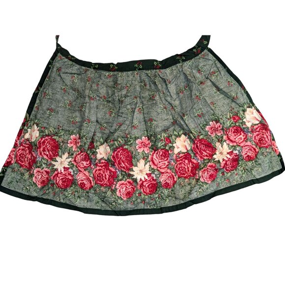 Vintage Floral Christmas Apron With Red & White Flowers On Green Background - Picture 5 of 6